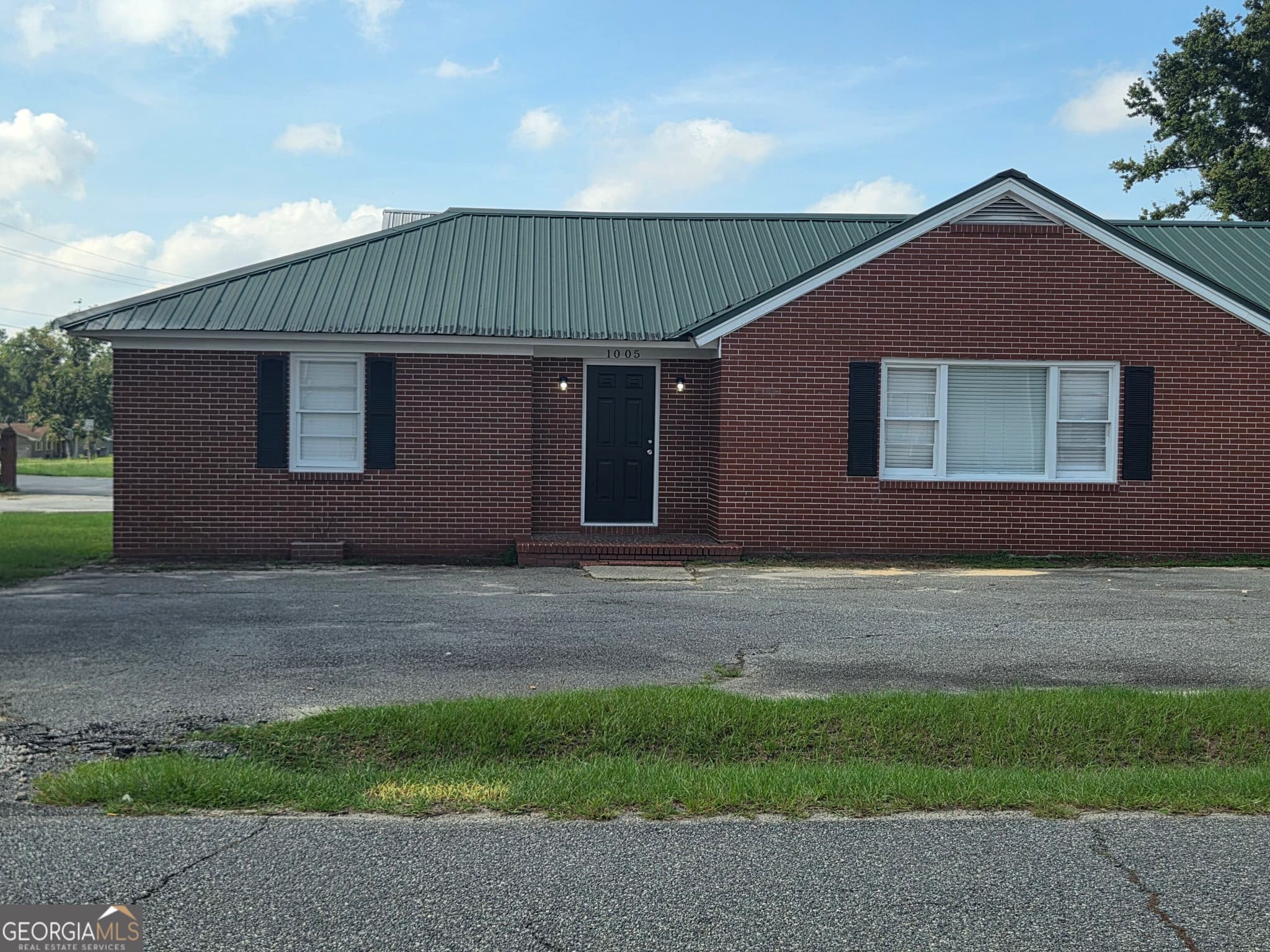 2 bedroom, 1 bathroom, 1,072 sq ft duplex for rent at 1005 E Second Street, Vidalia, GA 30474 for $1,080 a month — photo 1 of 1