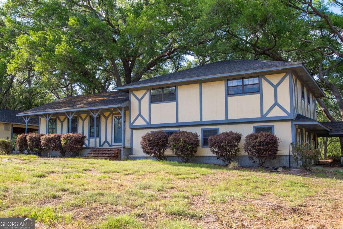 3 bedroom, 2 bathroom, 2,990 sq ft single family residence under contract at 528 Gardner Road, Baxley, GA 31513 — photo 2