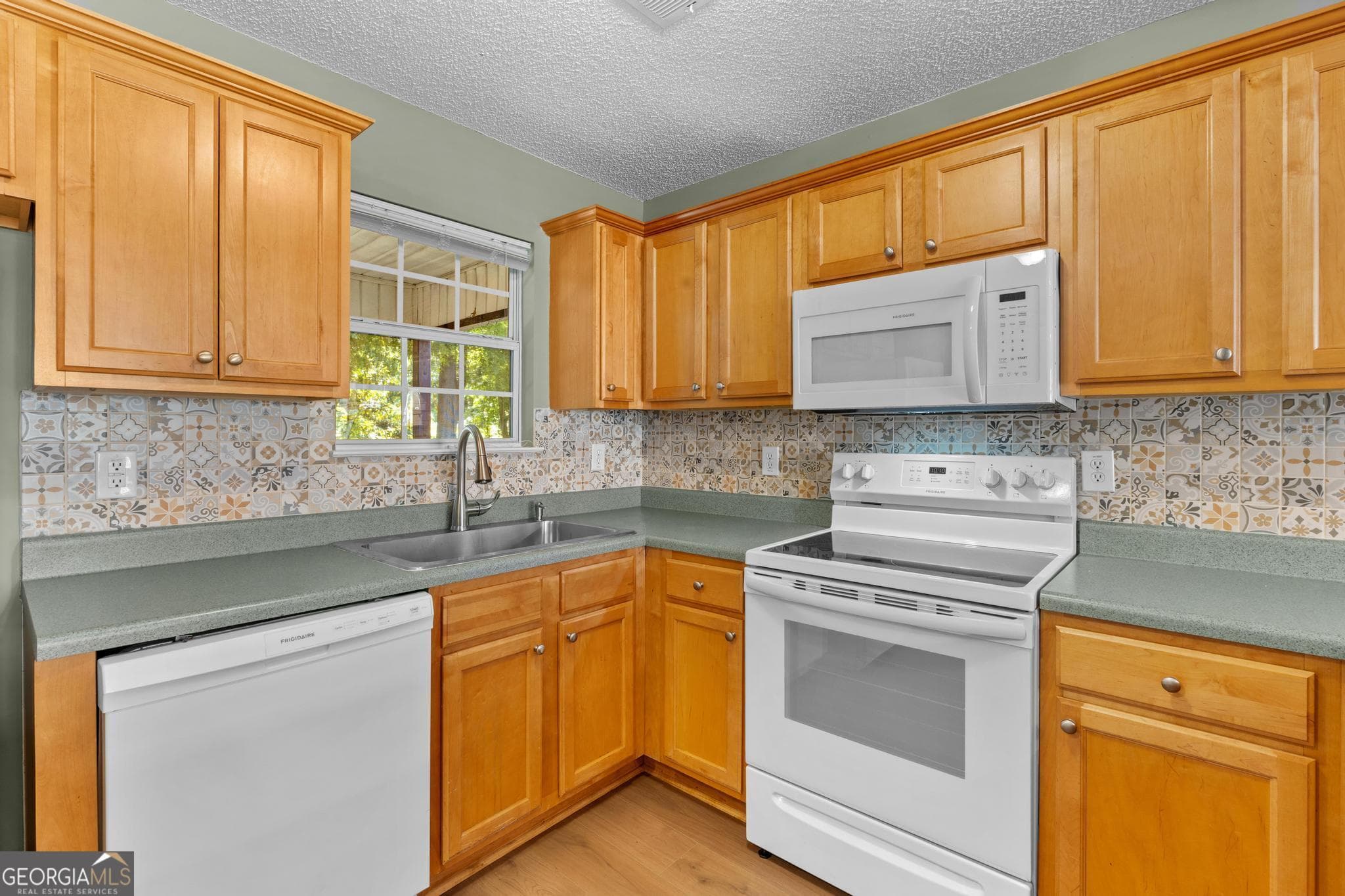 2 bedroom, 2.5 bathroom, 1,260 sq ft condominium for sale at 890 Highway 42 B-6, Jackson, GA 30233 — photo 6