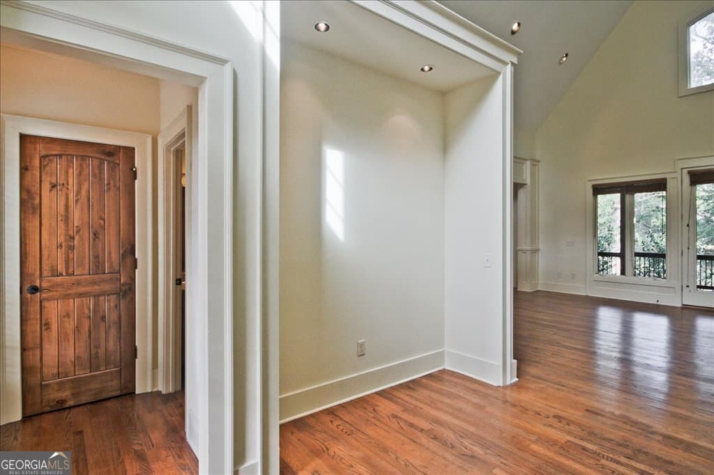 4 bedroom, 3.5 bathroom, 3,839 sq ft single family residence for sale at 194 Edgewater Trail, Toccoa, GA 30577 — photo 7
