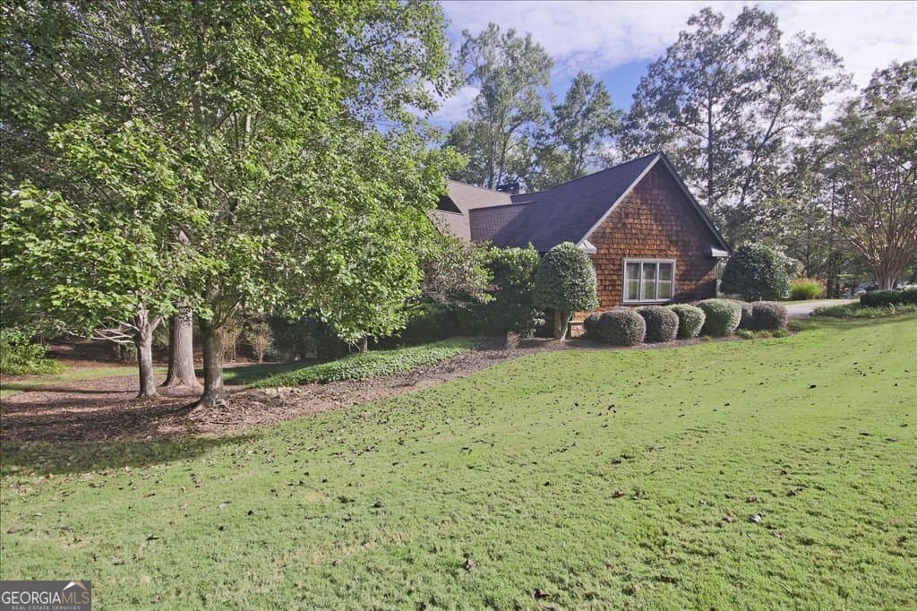 4 bedroom, 3.5 bathroom, 3,839 sq ft single family residence for sale at 194 Edgewater Trail, Toccoa, GA 30577 — photo 5