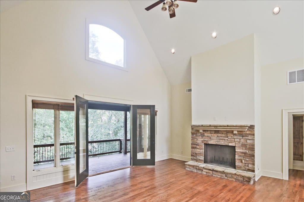4 bedroom, 3.5 bathroom, 3,839 sq ft single family residence for sale at 194 Edgewater Trail, Toccoa, GA 30577 — photo 10