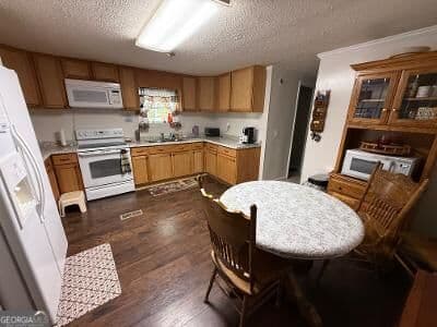 4 bedroom, 3 bathroom, 2,112 sq ft manufactured home,single family residence for sale at 95 Meadow Road, Swainsboro, GA 30401 — photo 8
