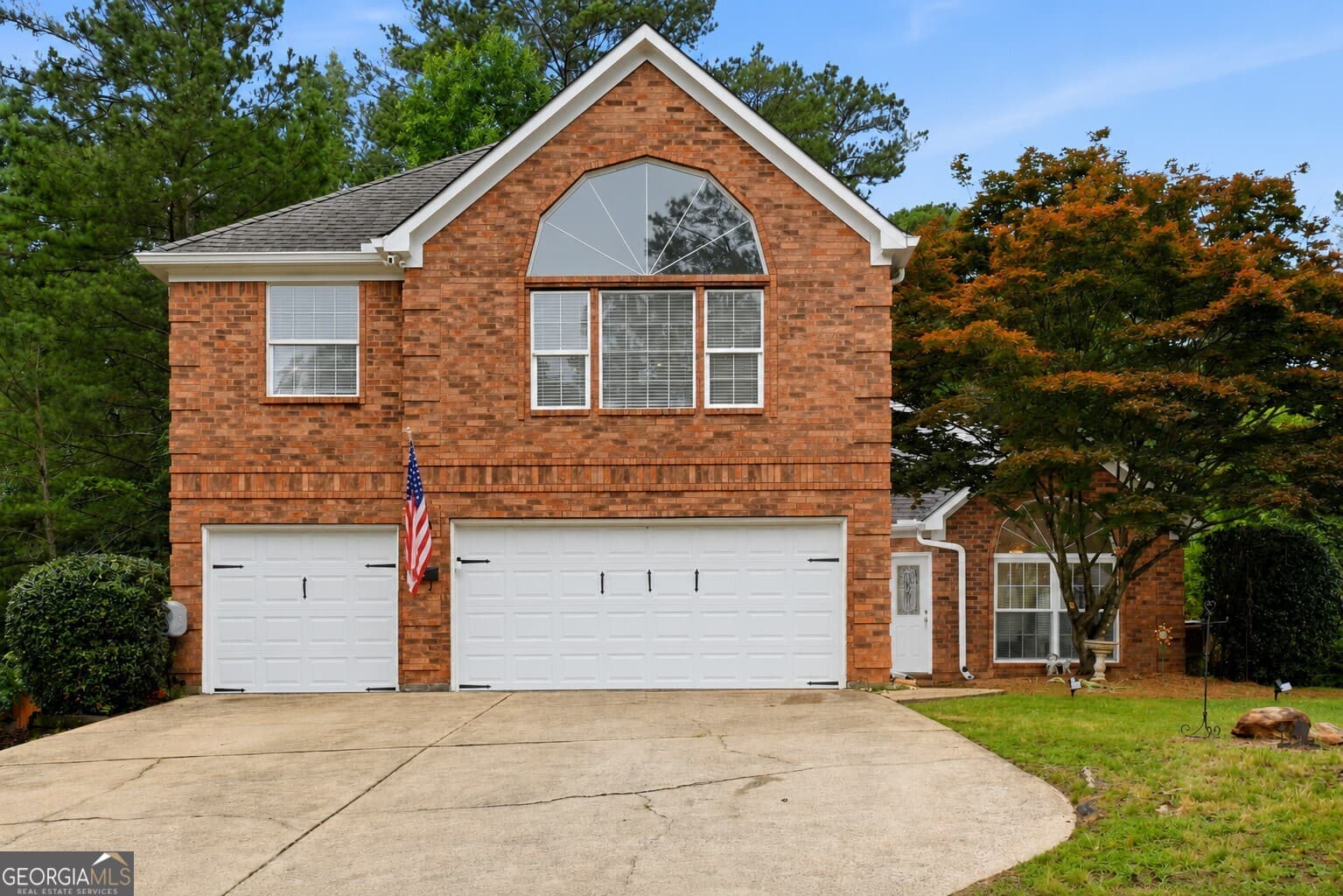 4 bedroom, 3.5 bathroom, 3,698 sq ft single family residence for sale at 5270 Cameron Forest Parkway, Johns Creek, GA 30022 — photo 2