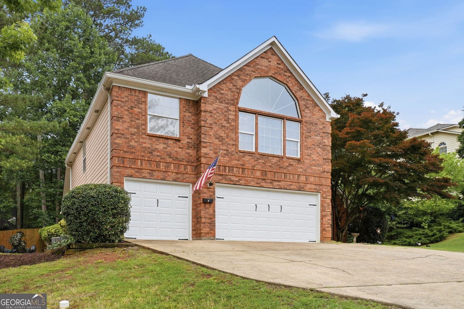 4 bedroom, 3.5 bathroom, 3,698 sq ft single family residence for sale at 5270 Cameron Forest Parkway, Johns Creek, GA 30022 — photo 3