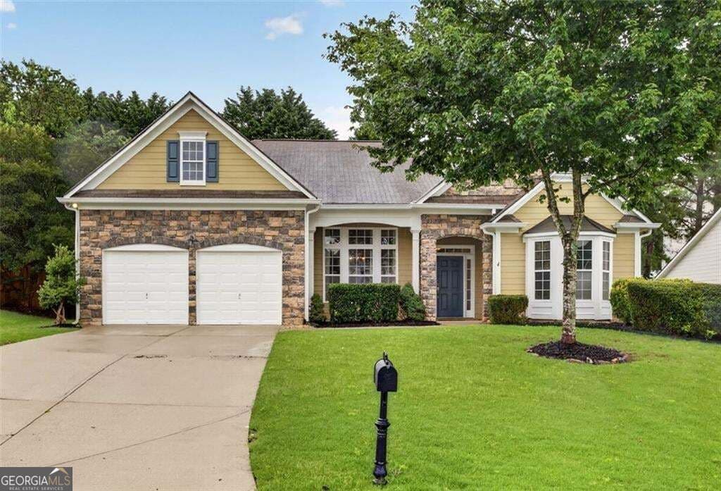 3 bedroom, 2 bathroom, 2,230 sq ft single family residence for sale at 4940 Fieldstone Bend Drive, Cumming, GA 30028 — photo 2