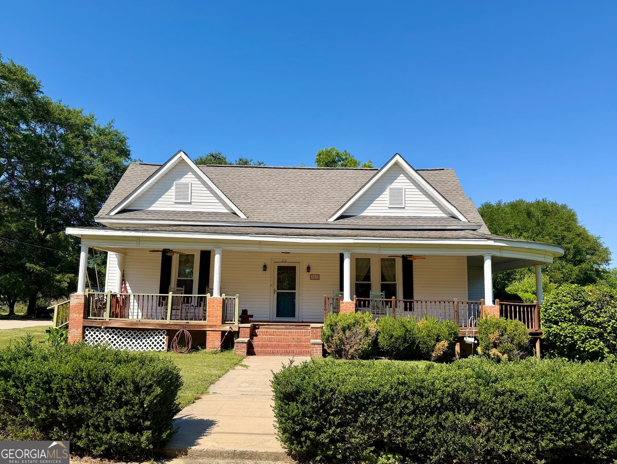 3 bedroom, 2 bathroom, 2,098 sq ft single family residence for sale at 312 N Line Street, Dexter, GA 31019 — photo 1 of 20