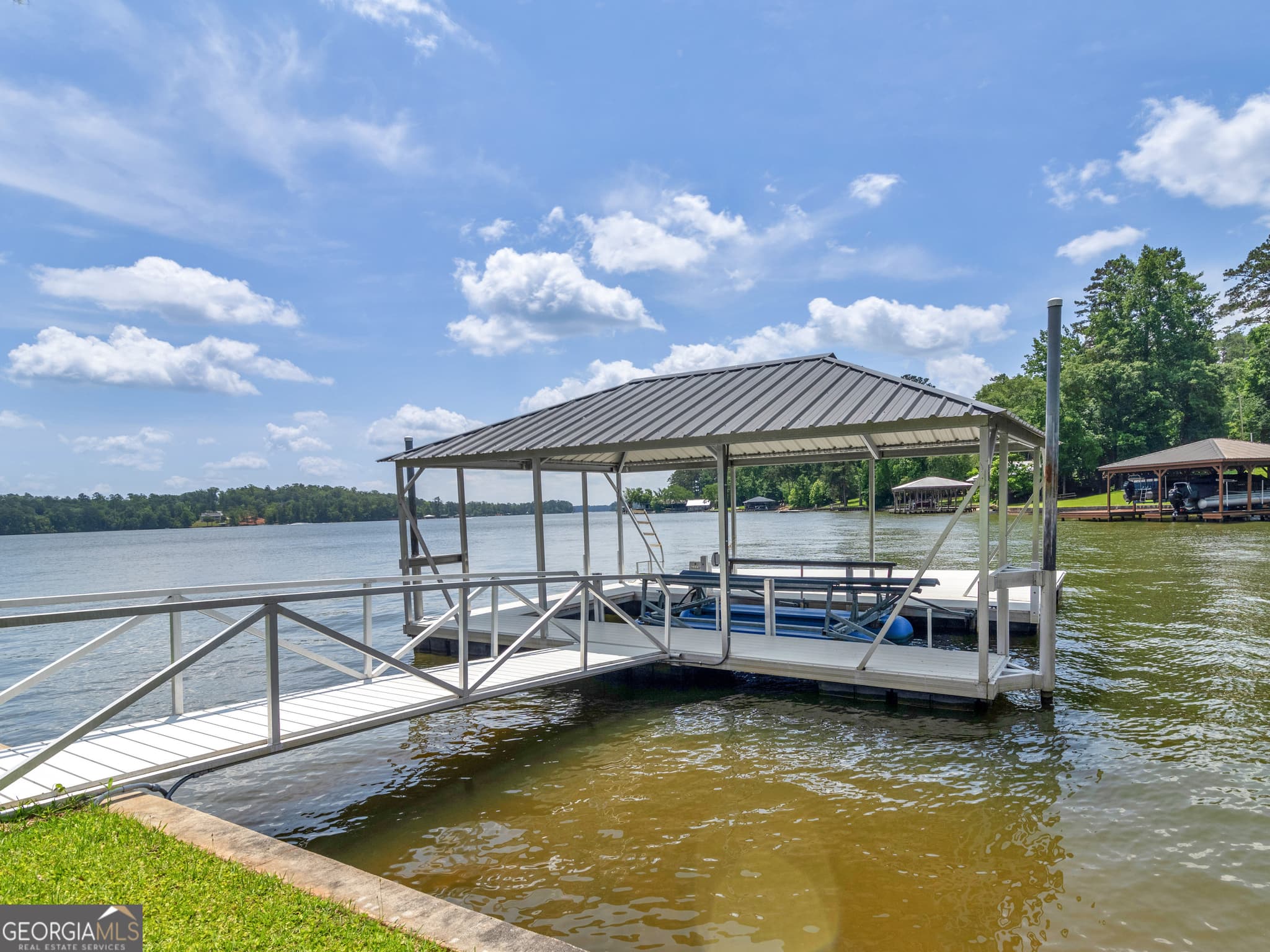 3 bedroom, 3 bathroom, 3,344 sq ft single family residence for sale at 210 Roberts Point Road, Jackson, GA 30233 — photo 8