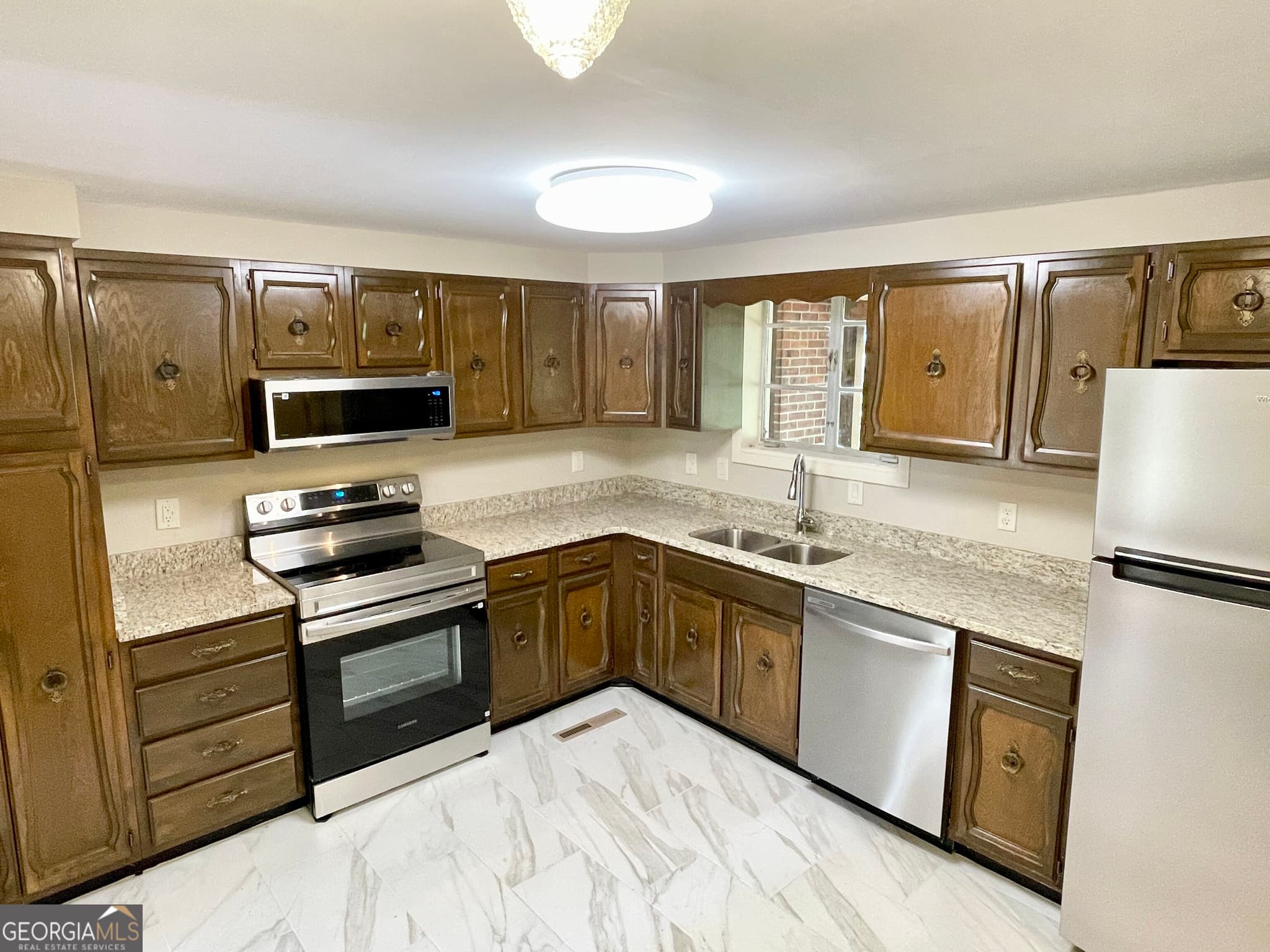 3 bedroom, 2.5 bathroom, 1,944 sq ft single family residence for sale at 531 S Satilla Street, Kingsland, GA 31548 — photo 7