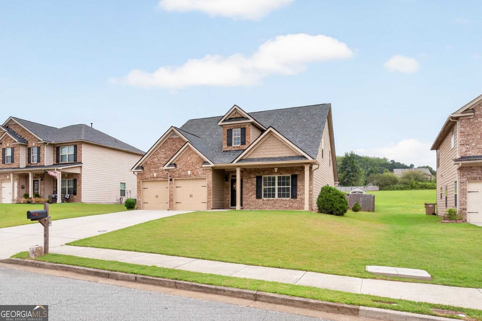 4 bedroom, 2.5 bathroom, 2,742 sq ft single family residence for sale at 5045 Bucknell Trace, Cumming, GA 30028 — photo 3
