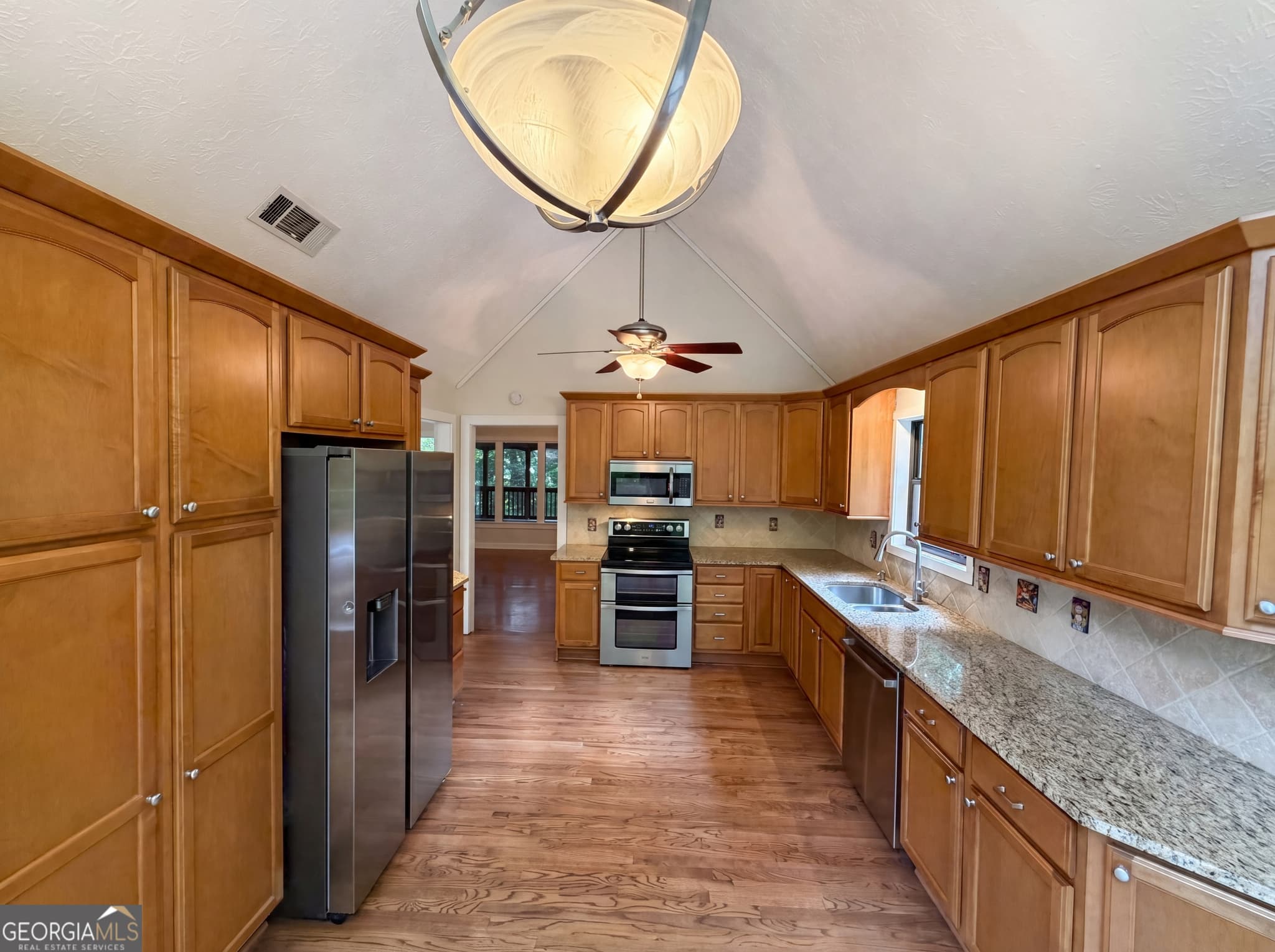 4 bedroom, 3 bathroom, 2,701 sq ft single family residence for sale at 4958 Scotts Creek Trail, Peachtree Corners, GA 30096 — photo 2