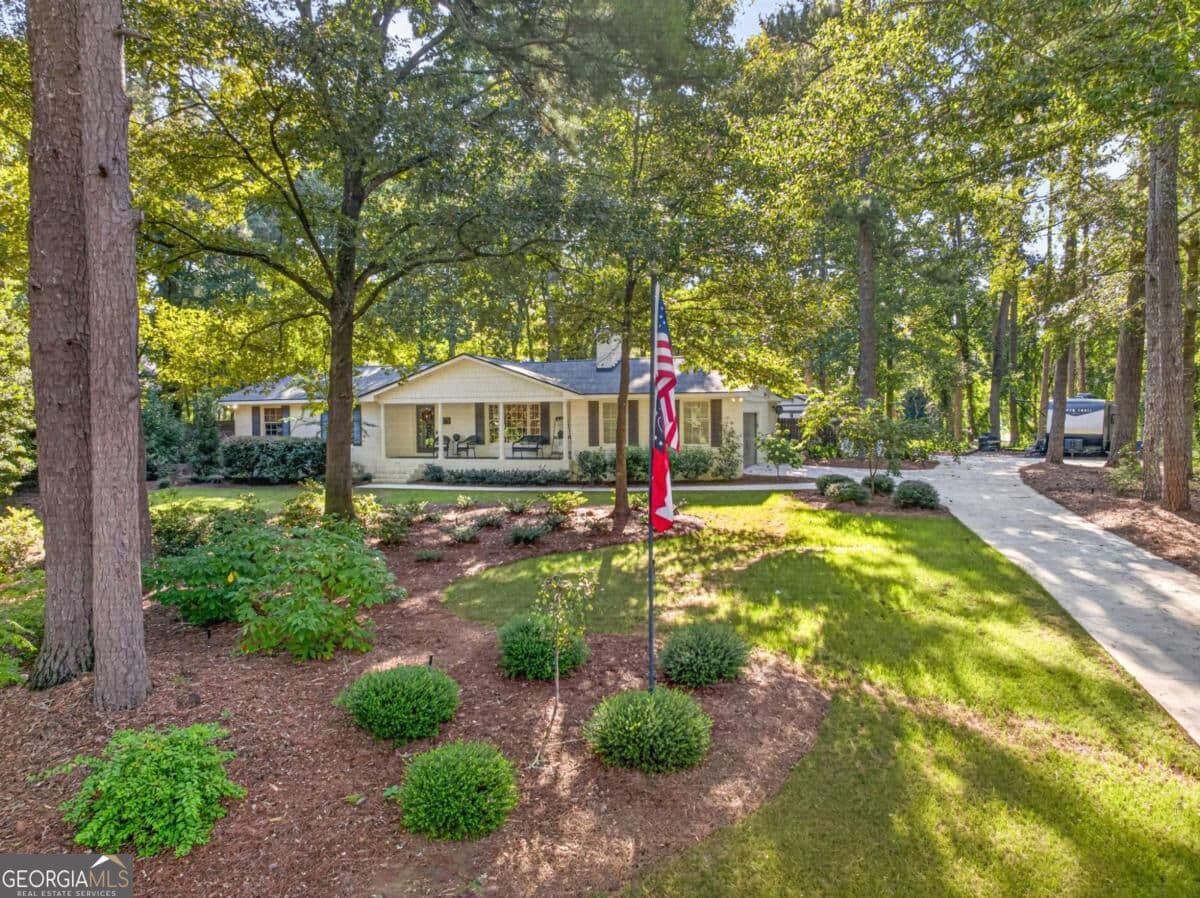 4 bedroom, 3 bathroom, 1,671 sq ft single family residence for sale at 190 Gatewood Place, Athens, GA 30607 — photo 2