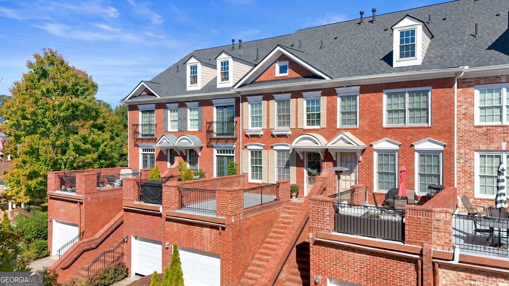 2 bedroom, 2.5 bathroom, 2,040 sq ft condominium for sale at 5905 Waters Edge Trail, Roswell, GA 30075 — photo 2