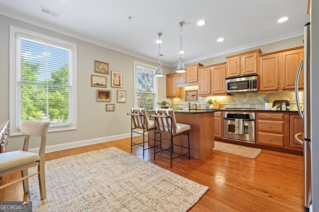 2 bedroom, 2.5 bathroom, 2,040 sq ft condominium for sale at 5905 Waters Edge Trail, Roswell, GA 30075 — photo 7