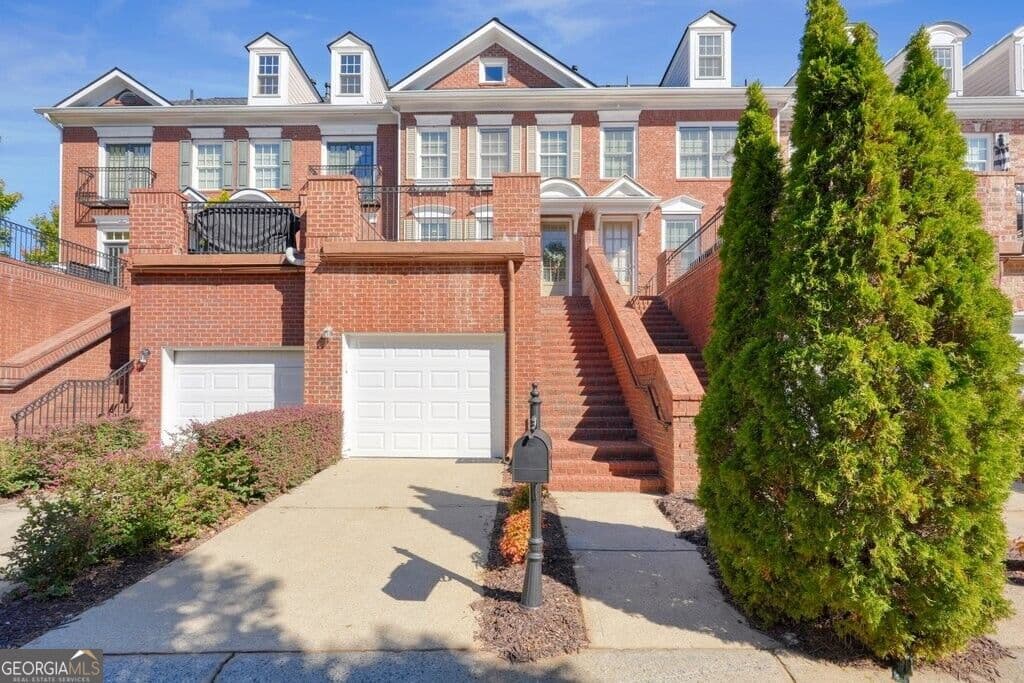 2 bedroom, 2.5 bathroom, 2,040 sq ft condominium for sale at 5905 Waters Edge Trail, Roswell, GA 30075