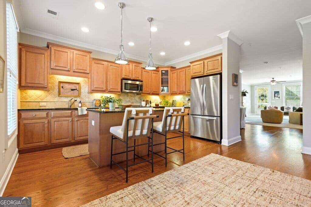 2 bedroom, 2.5 bathroom, 2,040 sq ft condominium for sale at 5905 Waters Edge Trail, Roswell, GA 30075 — photo 8