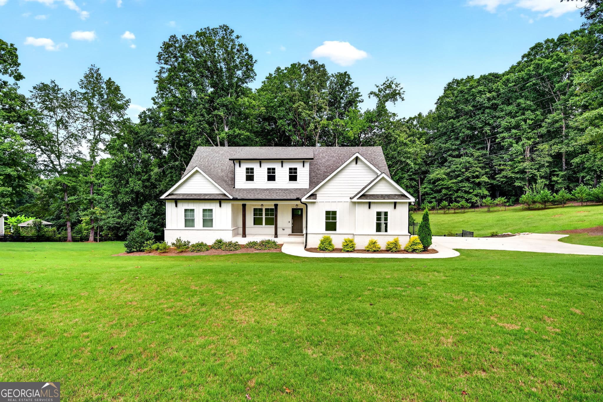 5 bedroom, 3.5 bathroom, 3,324 sq ft single family residence for rent at 727 Old Collins Road, Hoschton, GA 30548 for $4,500 a month — photo 2