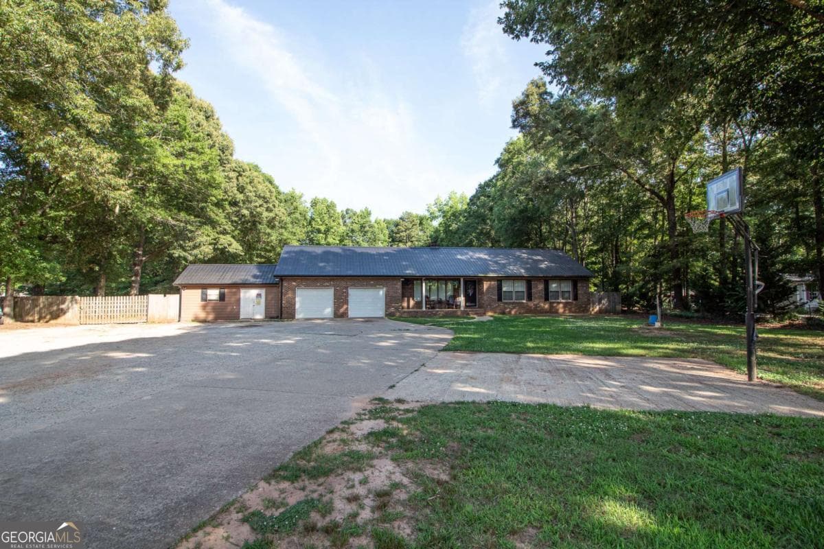 3 bedroom, 2 bathroom, 1,888 sq ft single family residence sold at 2150 Beaverdam Road, Colbert, GA 30628