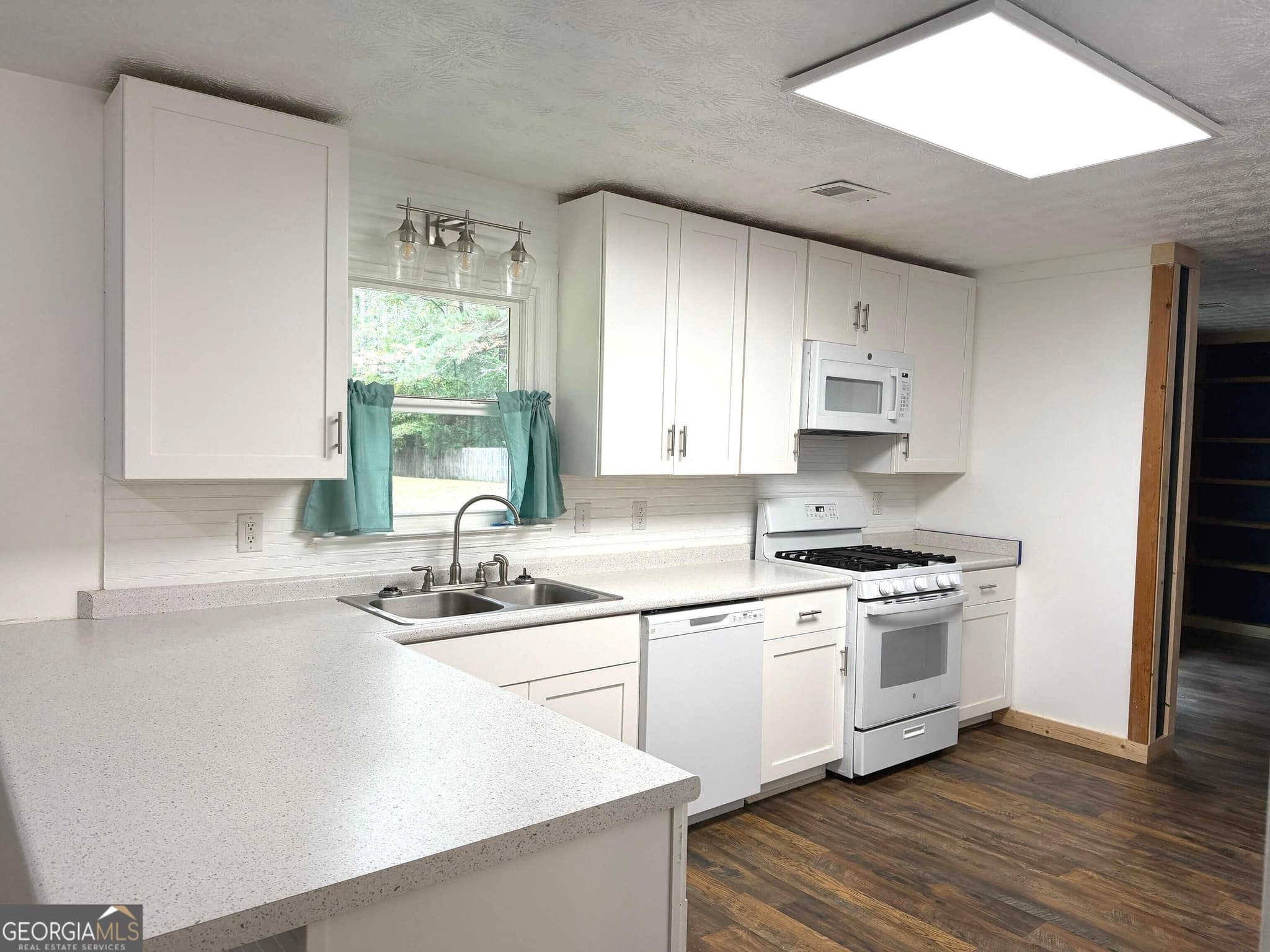 4 bedroom, 2 bathroom, 2,160 sq ft single family residence for sale at 292 Cypress Circle, Carrollton, GA 30116 — photo 6