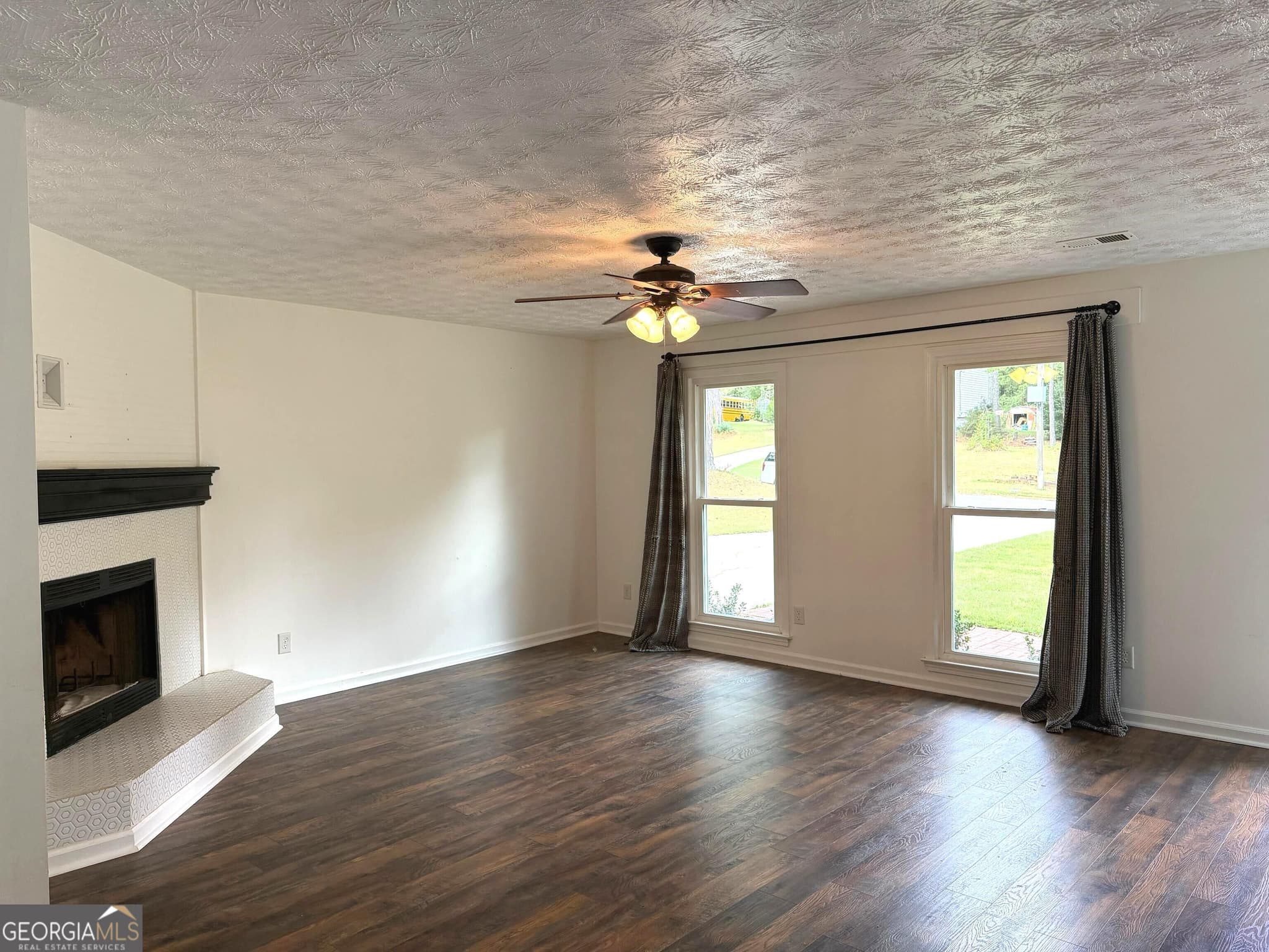 4 bedroom, 2 bathroom, 2,160 sq ft single family residence for sale at 292 Cypress Circle, Carrollton, GA 30116 — photo 4