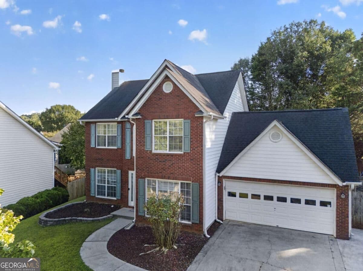 3 bedroom, 2.5 bathroom, 1,802 sq ft single family residence for sale at 915 Charter Club Drive, Lawrenceville, GA 30043 — photo 3