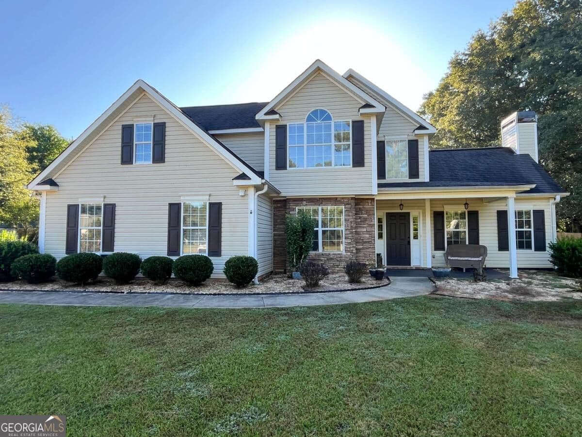 4 bedroom, 3.5 bathroom, 2,345 sq ft single family residence for rent at 30 Candlewood Court, Newnan, GA 30265 for $2,295 a month — photo 1 of 55