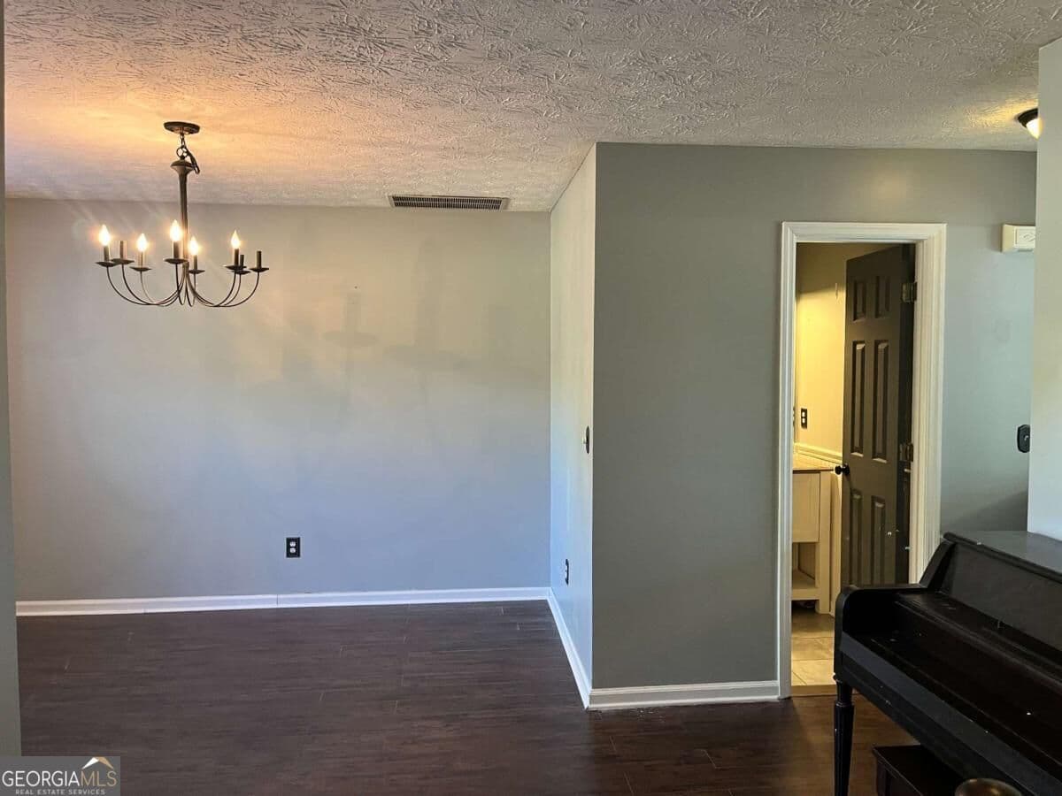 4 bedroom, 3.5 bathroom, 2,345 sq ft single family residence for rent at 30 Candlewood Court, Newnan, GA 30265 for $2,295 a month — photo 4
