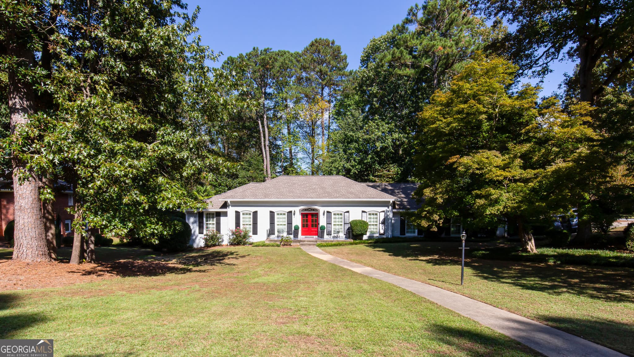 4 bedroom, 2.5 bathroom, 2,613 sq ft single family residence for rent at 485 Riverside Parkway, Sandy Springs, GA 30328 for $11,000 a month — photo 2