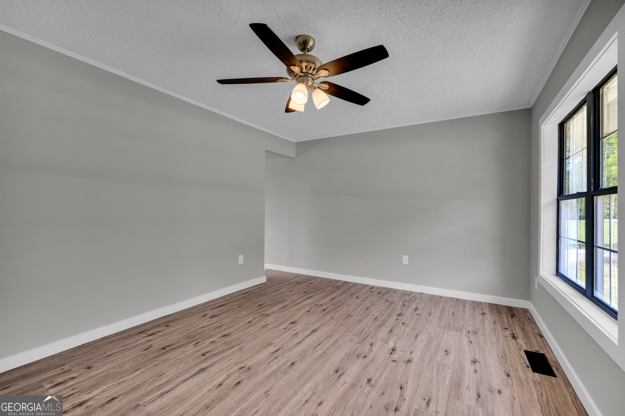 3 bedroom, 1.5 bathroom, 1,050 sq ft single family residence for sale at 3871 Highway 17, Canon, GA 30520 — photo 6