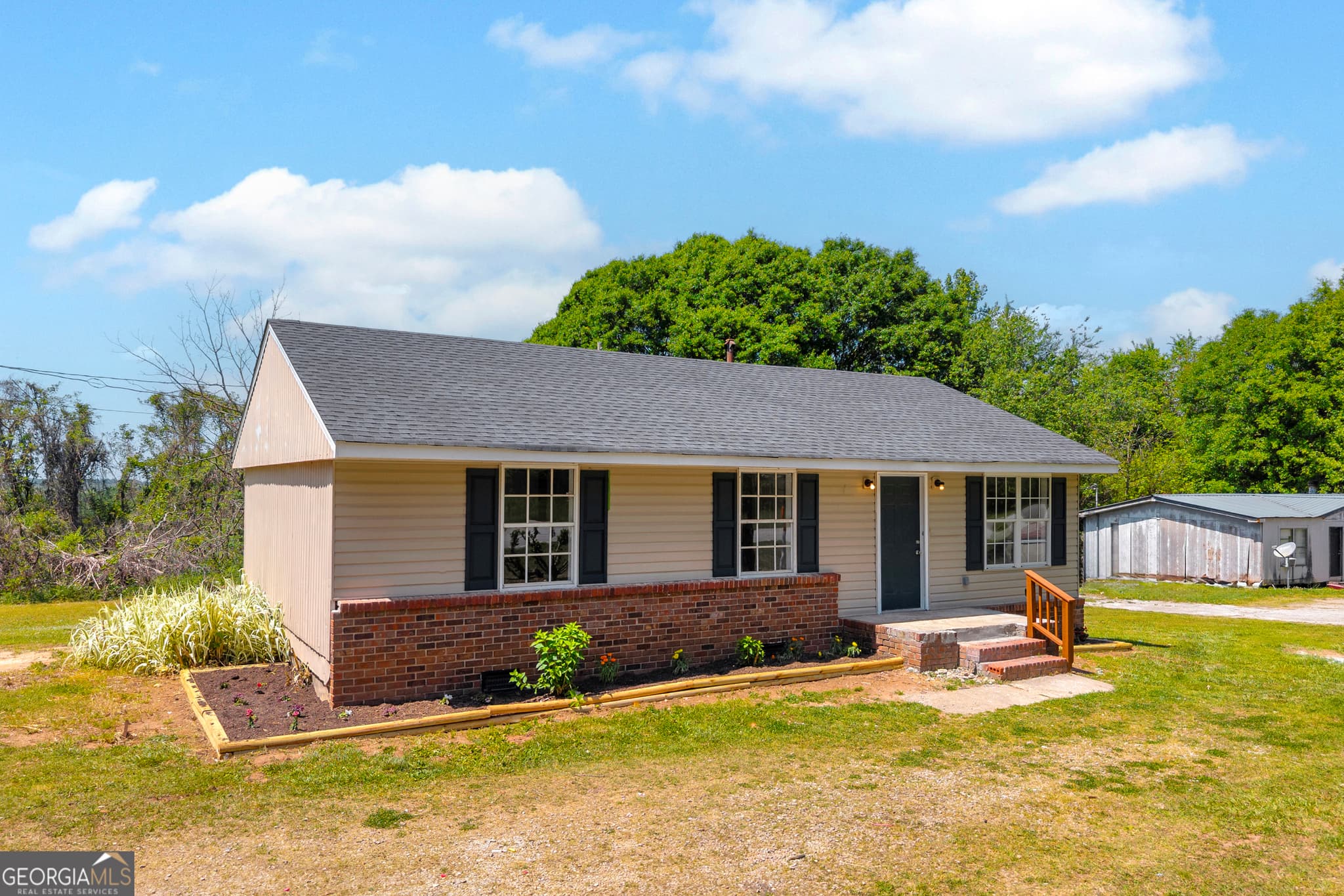 3 bedroom, 1.5 bathroom, 1,050 sq ft single family residence for sale at 3871 Highway 17, Canon, GA 30520 — photo 3
