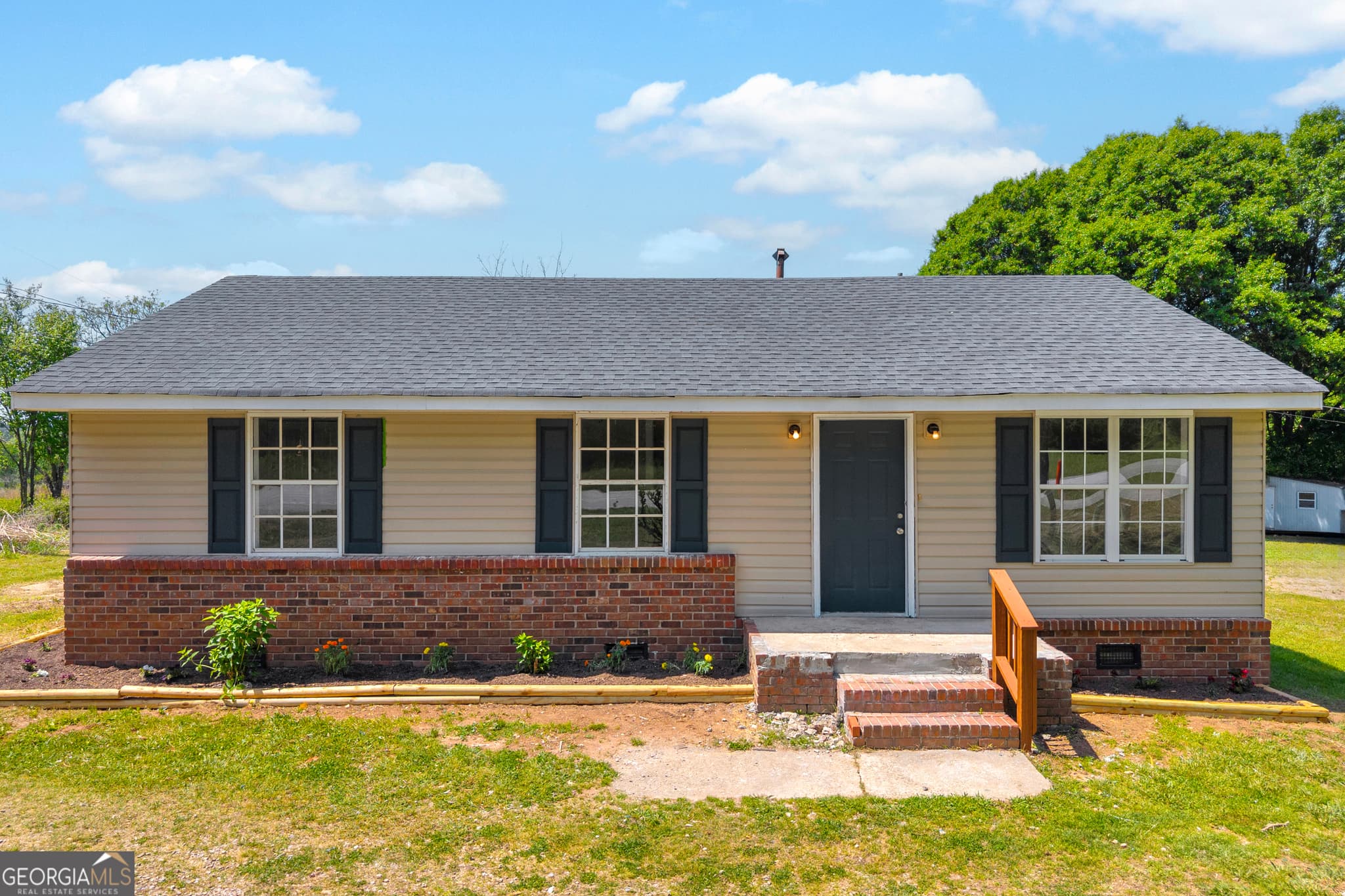 3 bedroom, 1.5 bathroom, 1,050 sq ft single family residence for sale at 3871 Highway 17, Canon, GA 30520