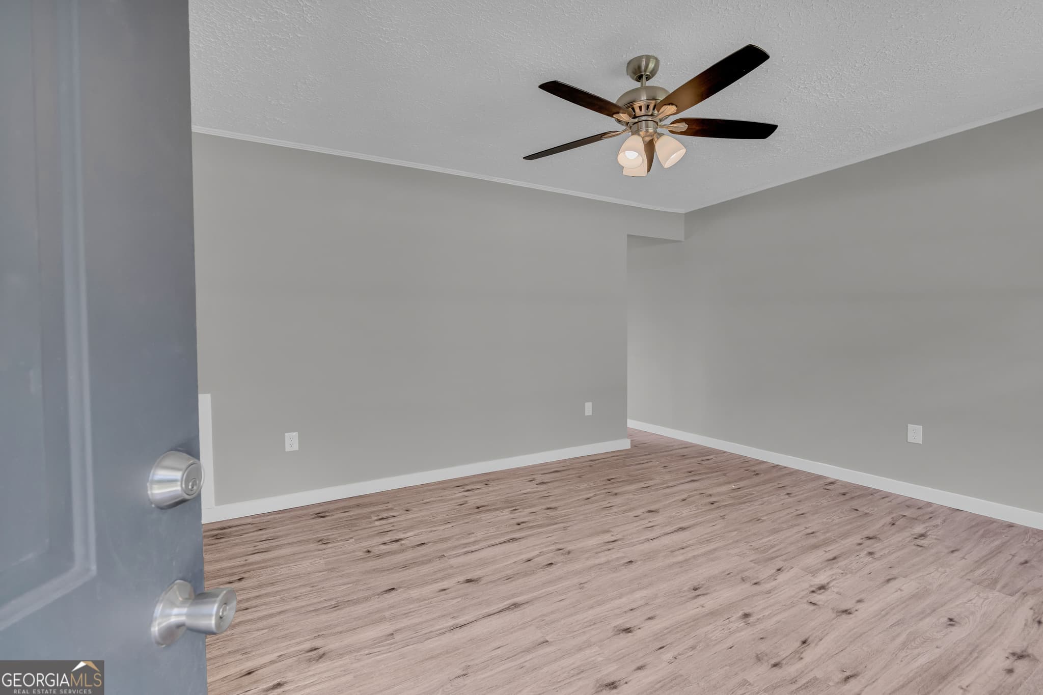 3 bedroom, 1.5 bathroom, 1,050 sq ft single family residence for sale at 3871 Highway 17, Canon, GA 30520 — photo 5