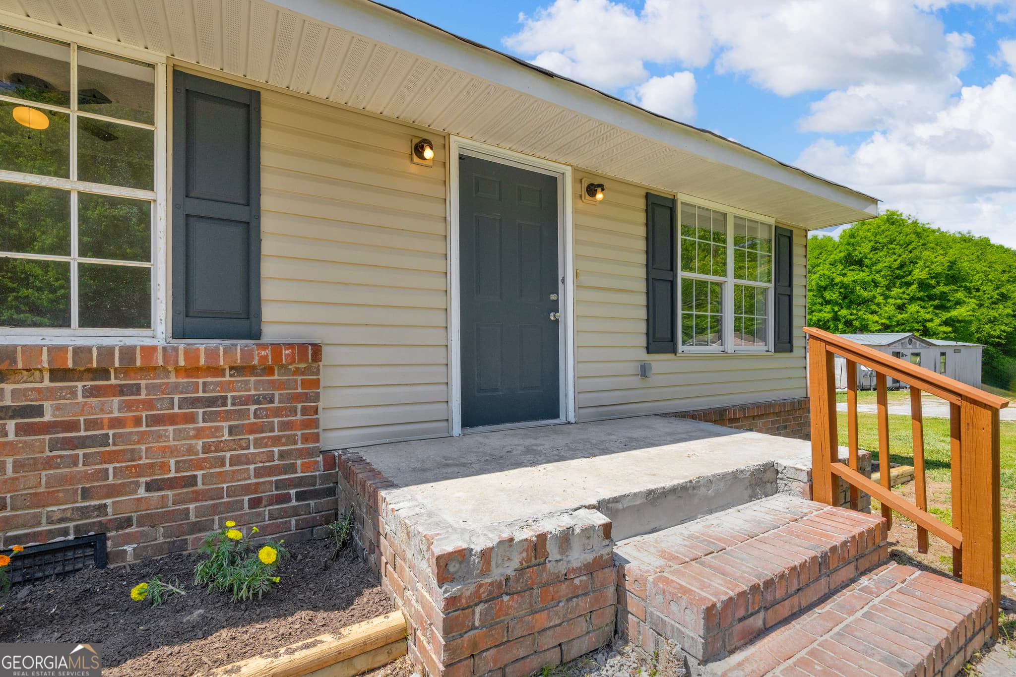 3 bedroom, 1.5 bathroom, 1,050 sq ft single family residence for sale at 3871 Highway 17, Canon, GA 30520 — photo 4