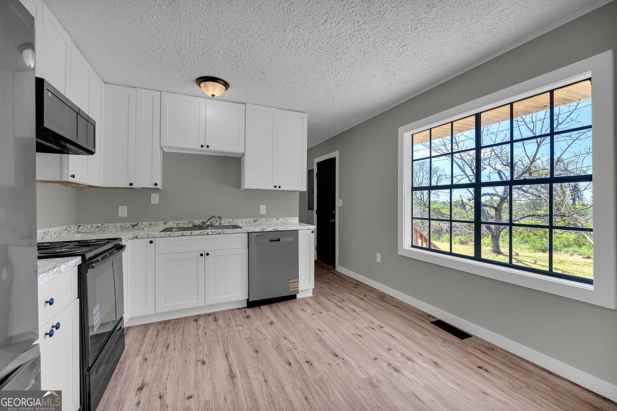 3 bedroom, 1.5 bathroom, 1,050 sq ft single family residence for sale at 3871 Highway 17, Canon, GA 30520 — photo 8