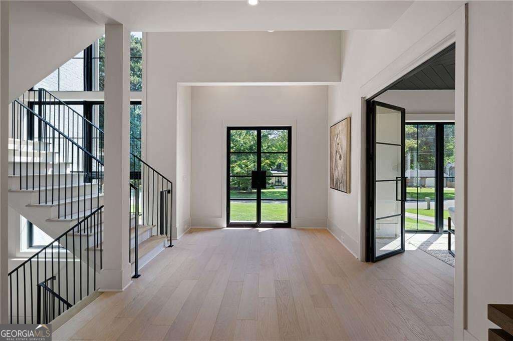 5 bedroom, 5.5 bathroom single family residence for sale at 1671 Manhasset Drive, Dunwoody, GA 30338 — photo 4