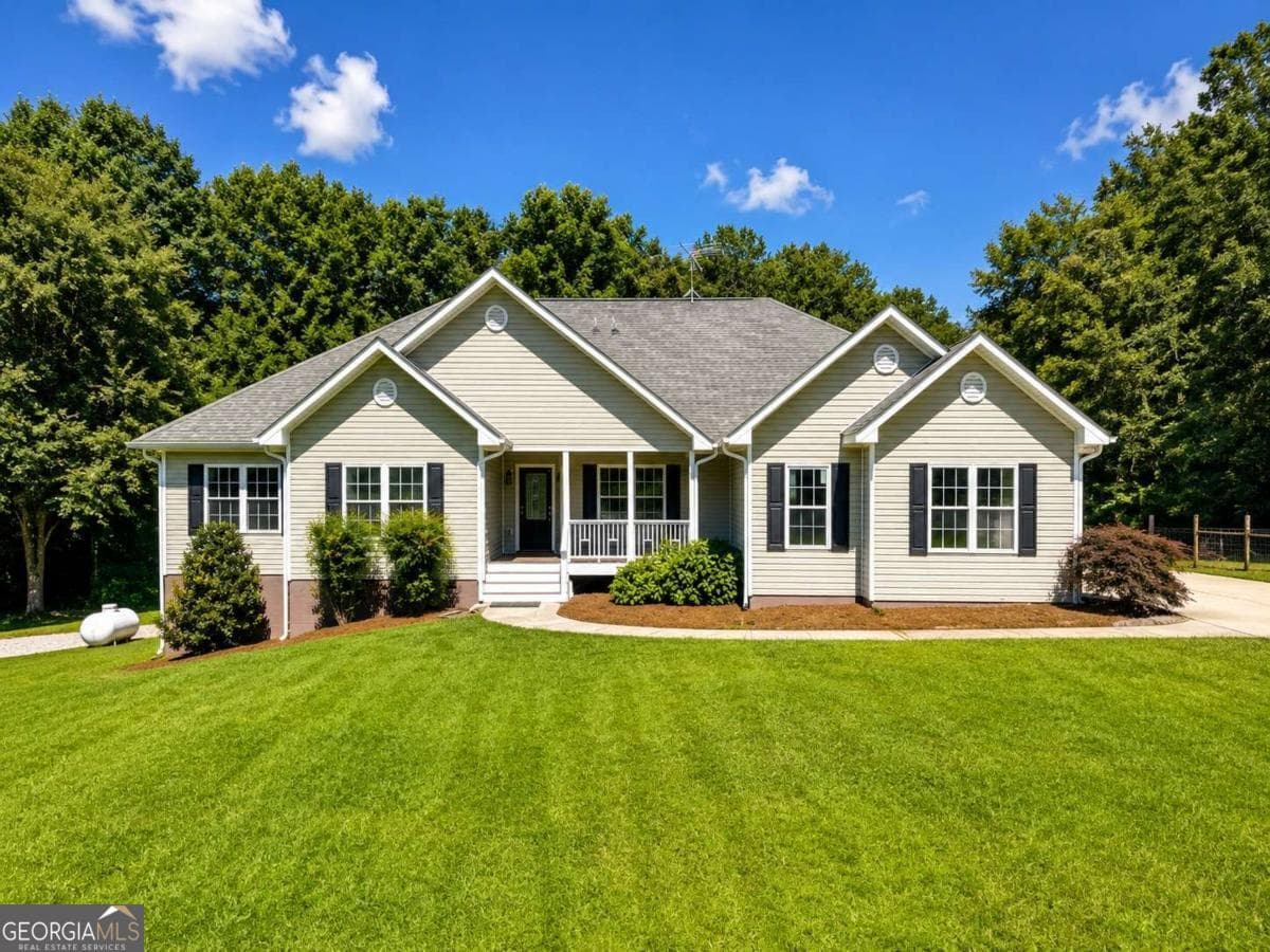 3 bedroom, 3.5 bathroom, 2,829 sq ft single family residence for sale at 3396 Hwy 101, Rockmart, GA 30153