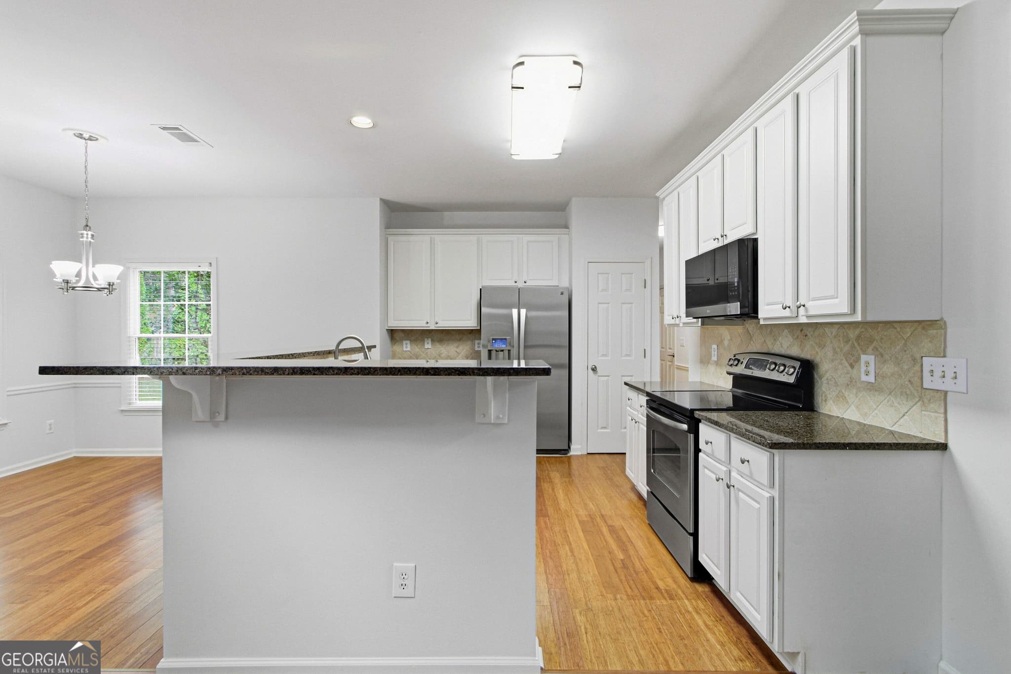 4 bedroom, 3 bathroom, 3,126 sq ft single family residence for sale at 3307 Ellsmere Trace, Marietta, GA 30062 — photo 5