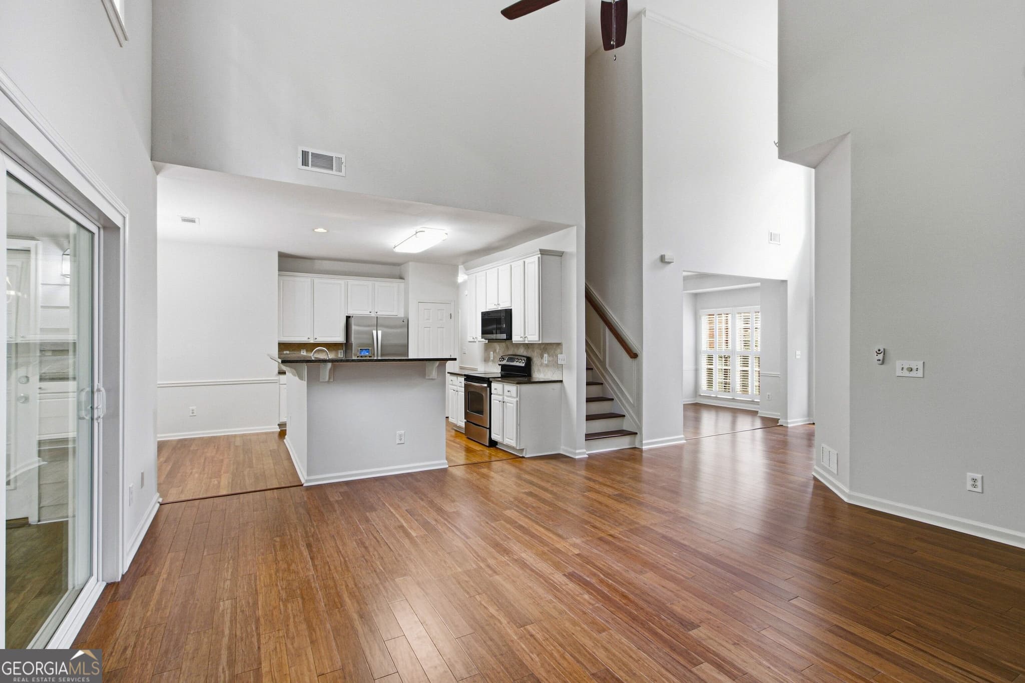 4 bedroom, 3 bathroom, 3,126 sq ft single family residence for sale at 3307 Ellsmere Trace, Marietta, GA 30062 — photo 4