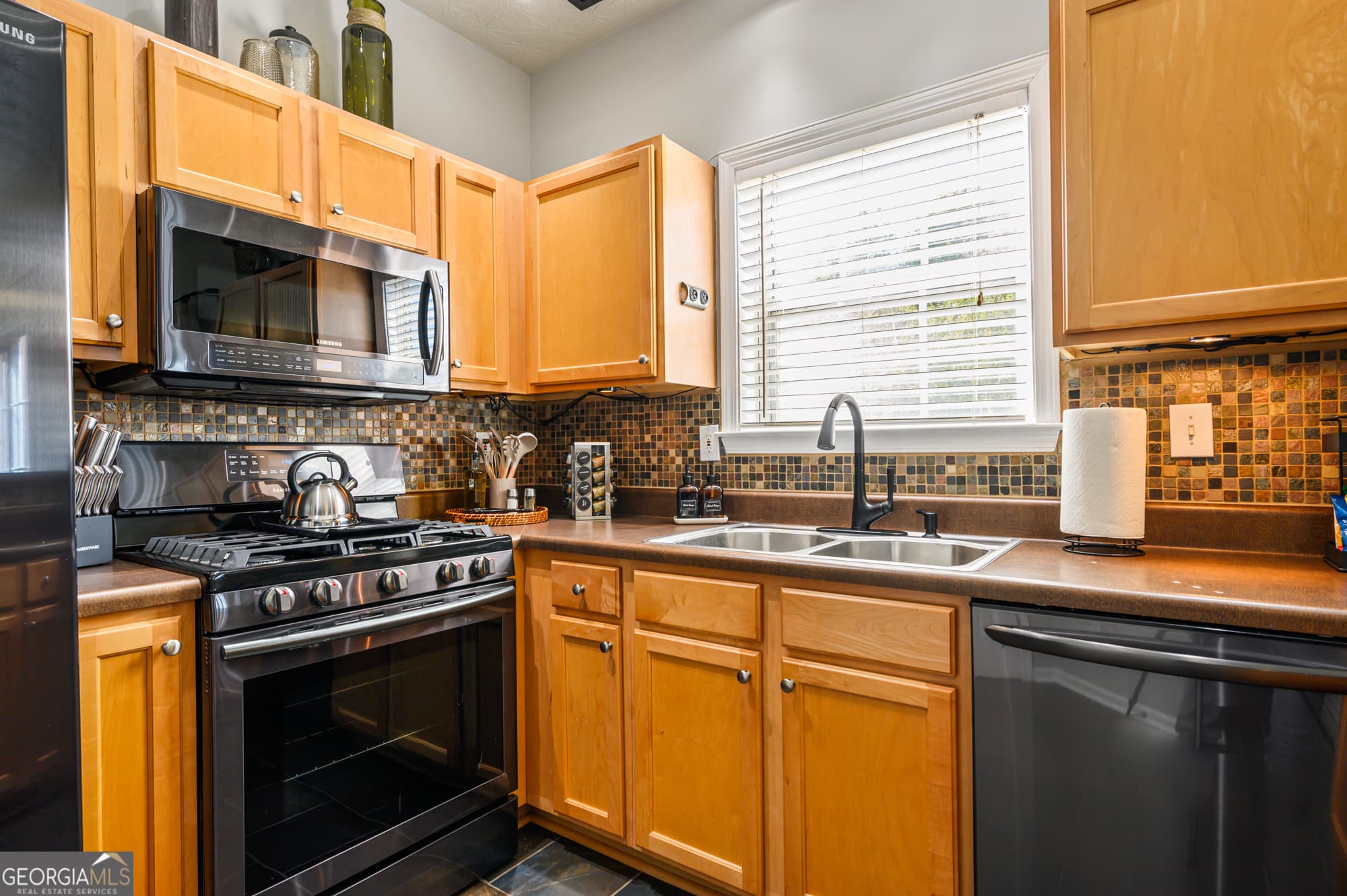 3 bedroom, 2.5 bathroom single family residence for rent at 1431 Bay Overlook Drive, Woodstock, GA 30188 for $4,796 a month — photo 3