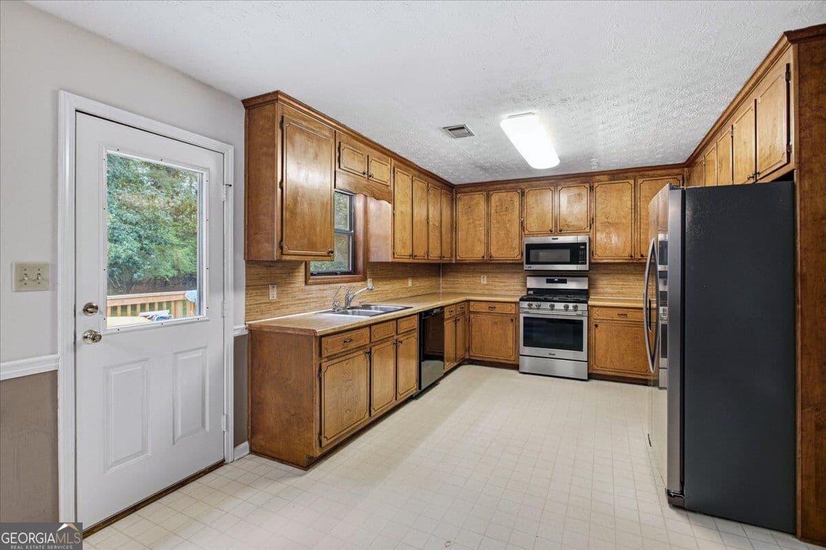4 bedroom, 3.5 bathroom, 2,365 sq ft single family residence for sale at 1151 Rocky Road, Lawrenceville, GA 30044 — photo 8