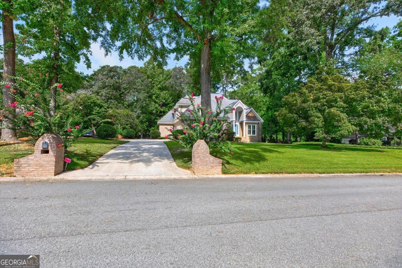 4 bedroom, 2.5 bathroom, 2,631 sq ft single family residence for sale at 106 Fairways Drive, Warner Robins, GA 31088 — photo 6