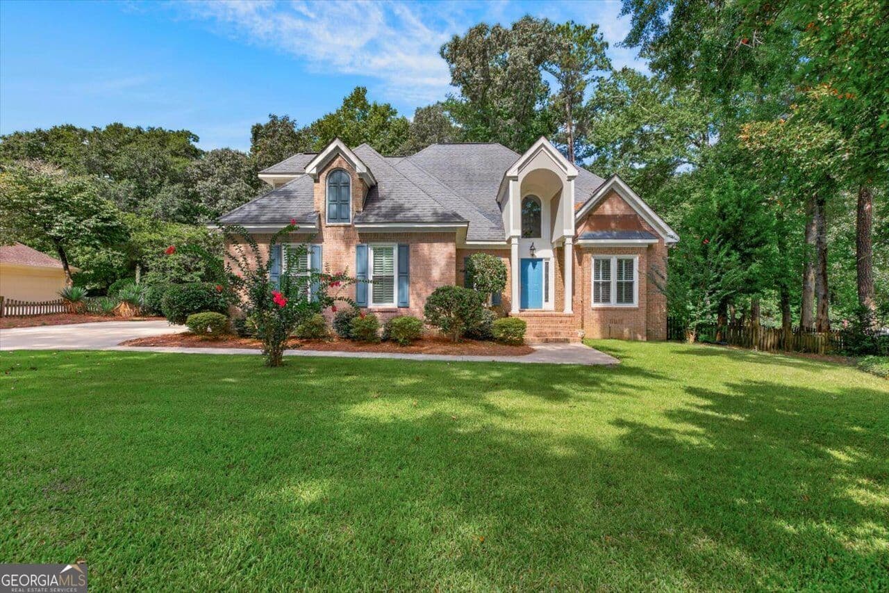 4 bedroom, 2.5 bathroom, 2,631 sq ft single family residence for sale at 106 Fairways Drive, Warner Robins, GA 31088
