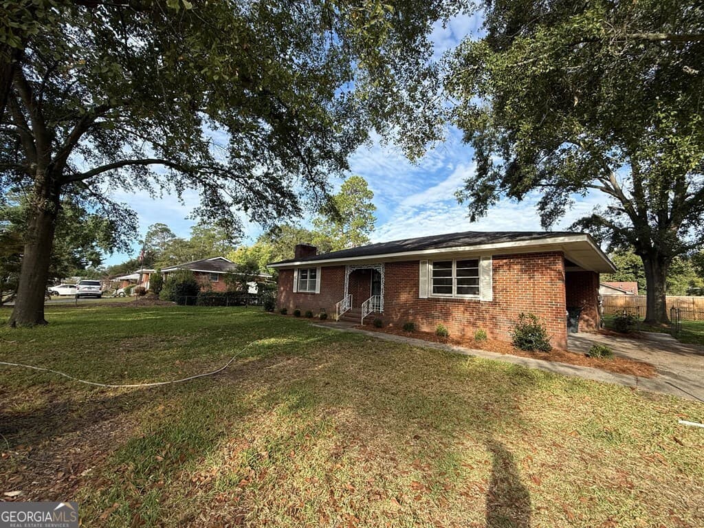 4 bedroom, 3 bathroom, 2,152 sq ft single family residence for rent at 412 Roberson Street, Dublin, GA 31021 for $2,100 a month — photo 3