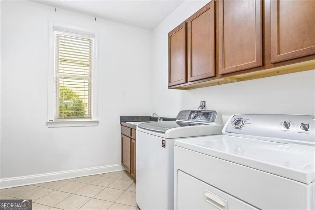 5 bedroom, 4 bathroom, 3,547 sq ft single family residence for sale at 6510 BENTLEY RIDGE Drive, Cumming, GA 30040 — photo 6