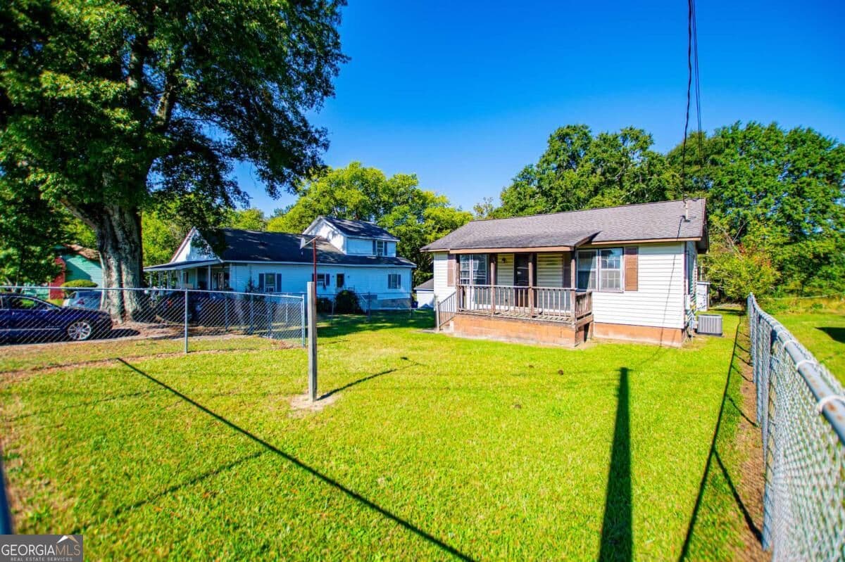 2 bedroom, 1 bathroom single family residence for sale at 6379 E Strickland Street, Douglasville, GA 30134 — photo 2