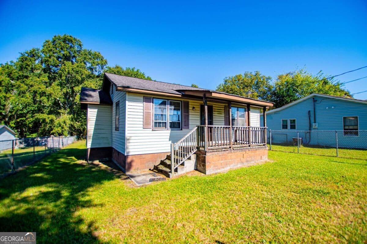2 bedroom, 1 bathroom single family residence for sale at 6379 E Strickland Street, Douglasville, GA 30134 — photo 3