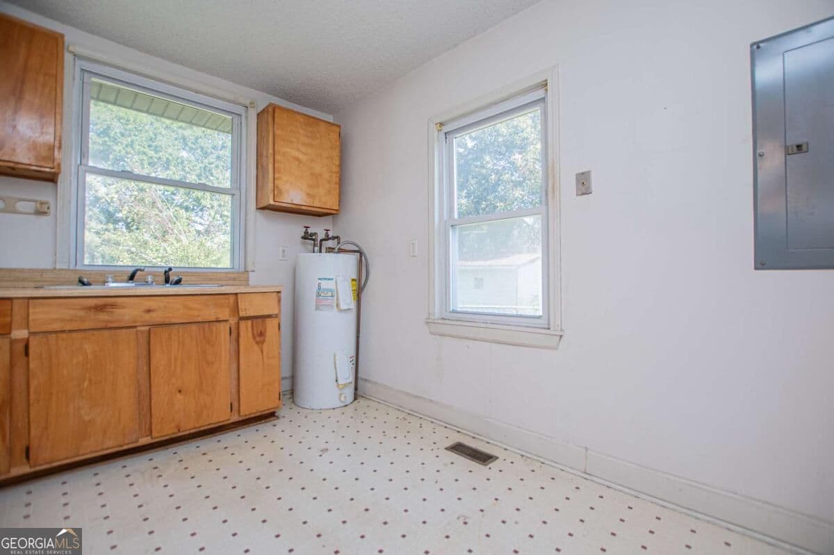2 bedroom, 1 bathroom single family residence for sale at 6379 E Strickland Street, Douglasville, GA 30134 — photo 9
