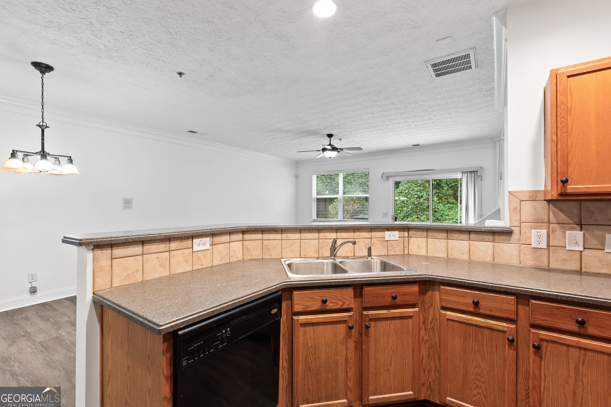 3 bedroom, 2.5 bathroom, 1,573 sq ft townhouse for sale at 125 Ellis Drive, Conyers, GA 30012 — photo 10