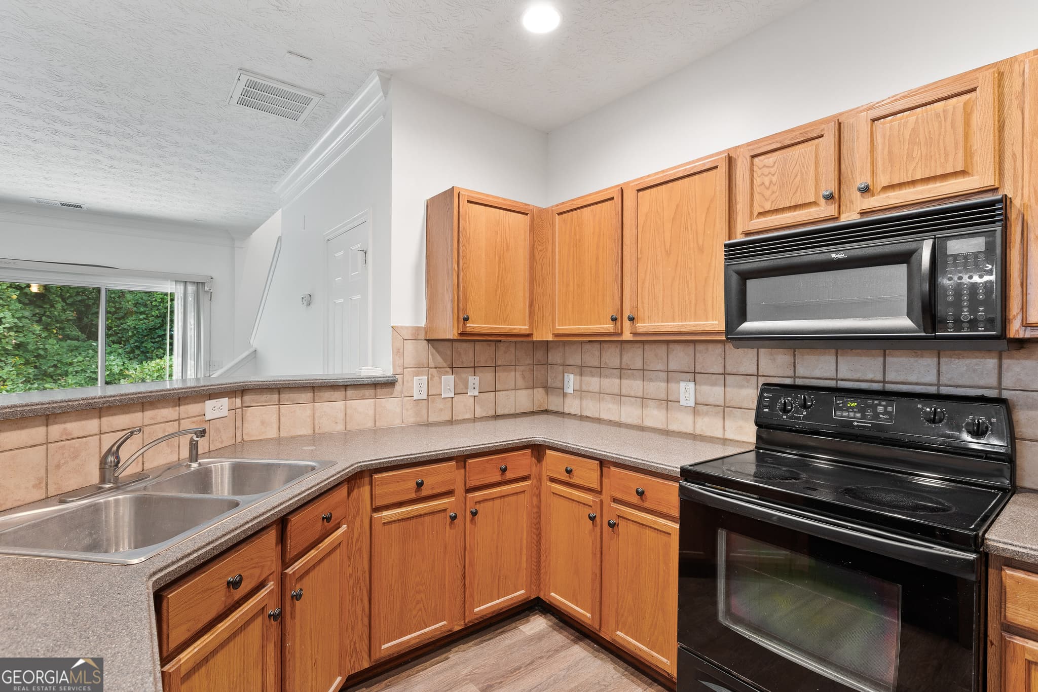 3 bedroom, 2.5 bathroom, 1,573 sq ft townhouse for sale at 125 Ellis Drive, Conyers, GA 30012 — photo 8