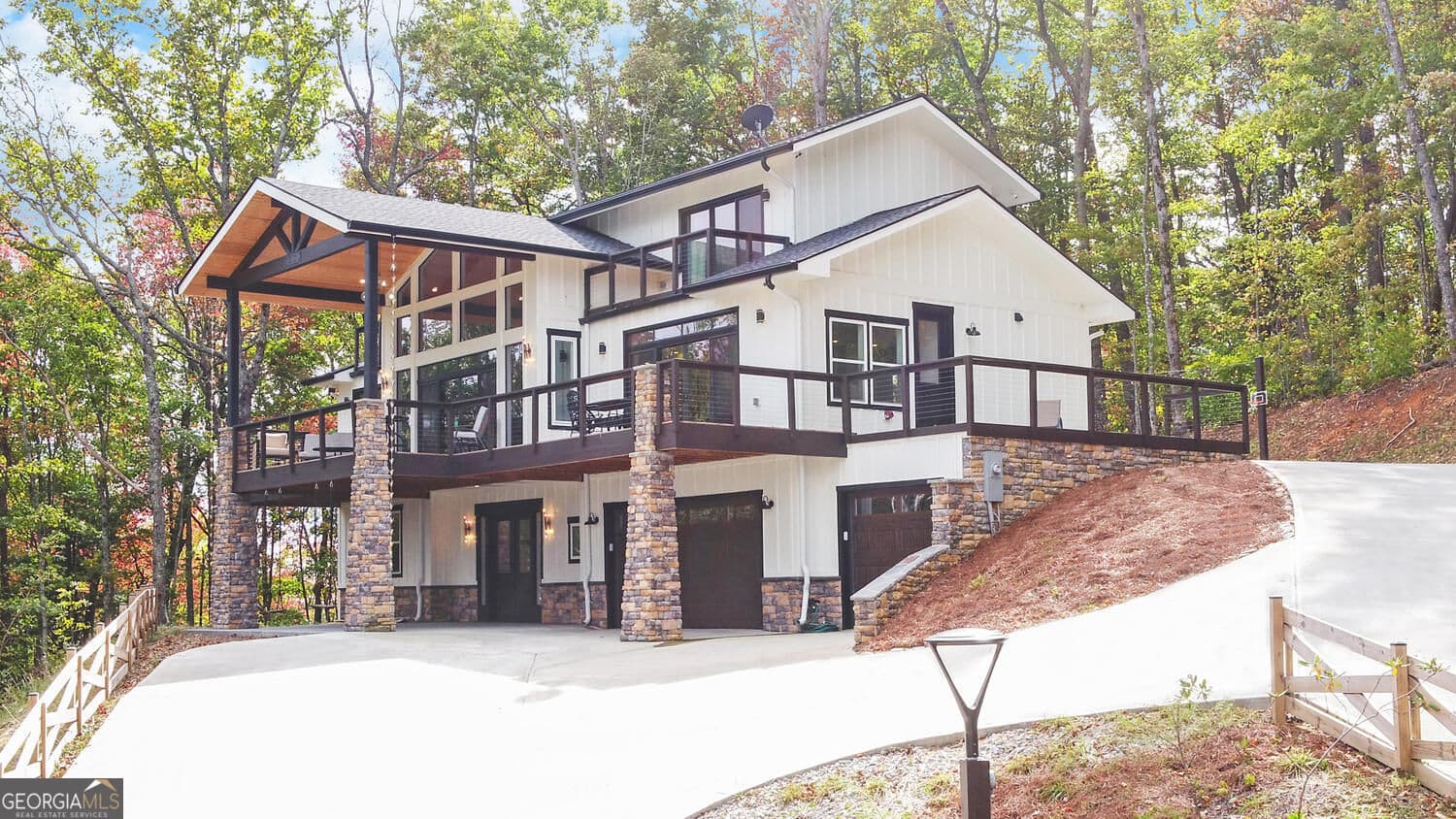5 bedroom, 4.5 bathroom, 4,550 sq ft single family residence for sale at 333 Favor Lane, Rabun Gap, GA 30568 — photo 1 of 95
